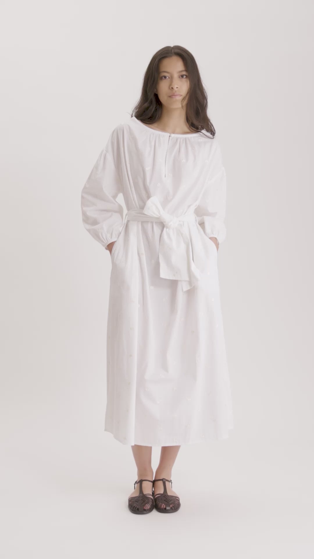 MASTER_16R032CO847-P100 WHITE-S - video