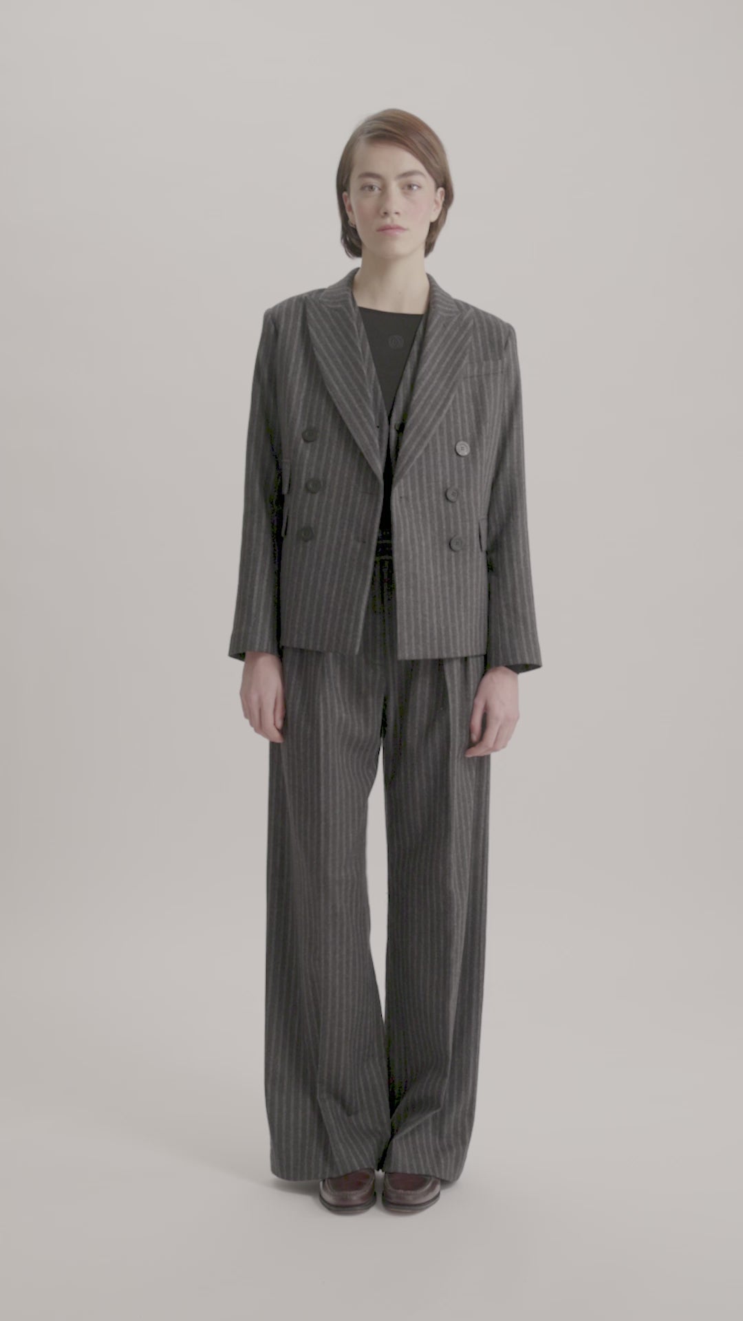 MASTER_15V516CO191-P092 GREY-34 - video