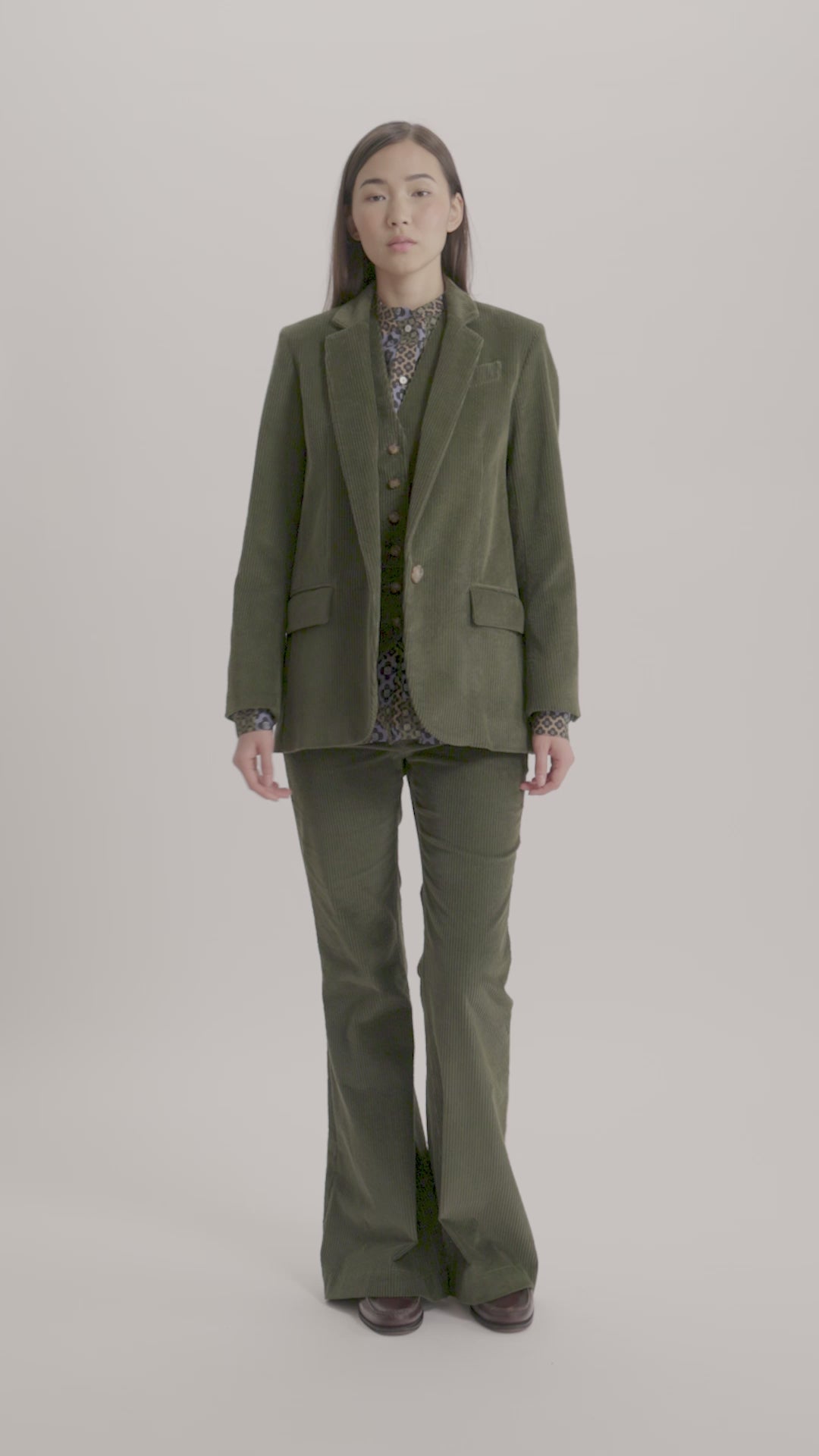 MASTER_15V005CO166-P500 OLIVE GREEN-34 - video