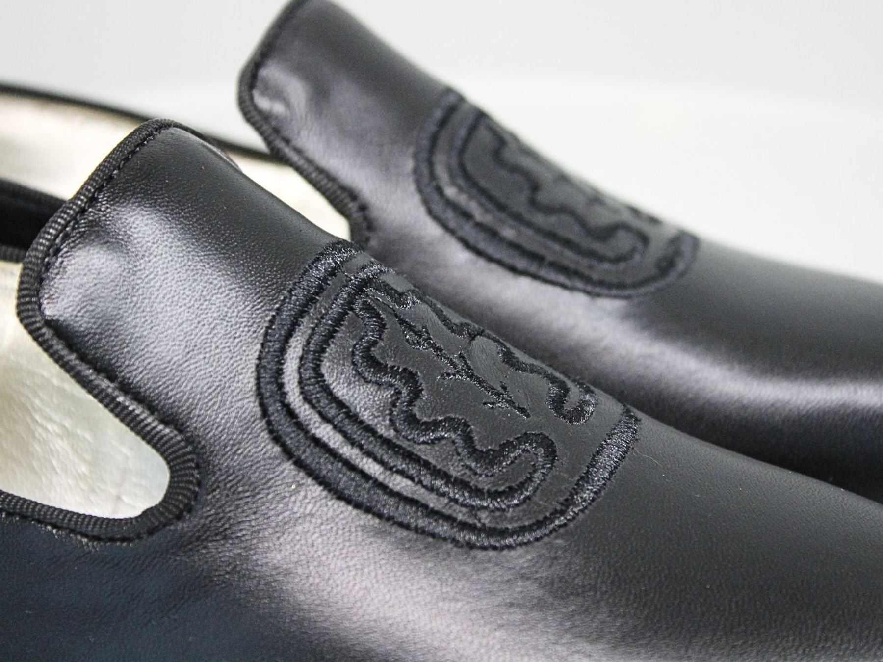 Mocassino Callie ricamato in pelle nera