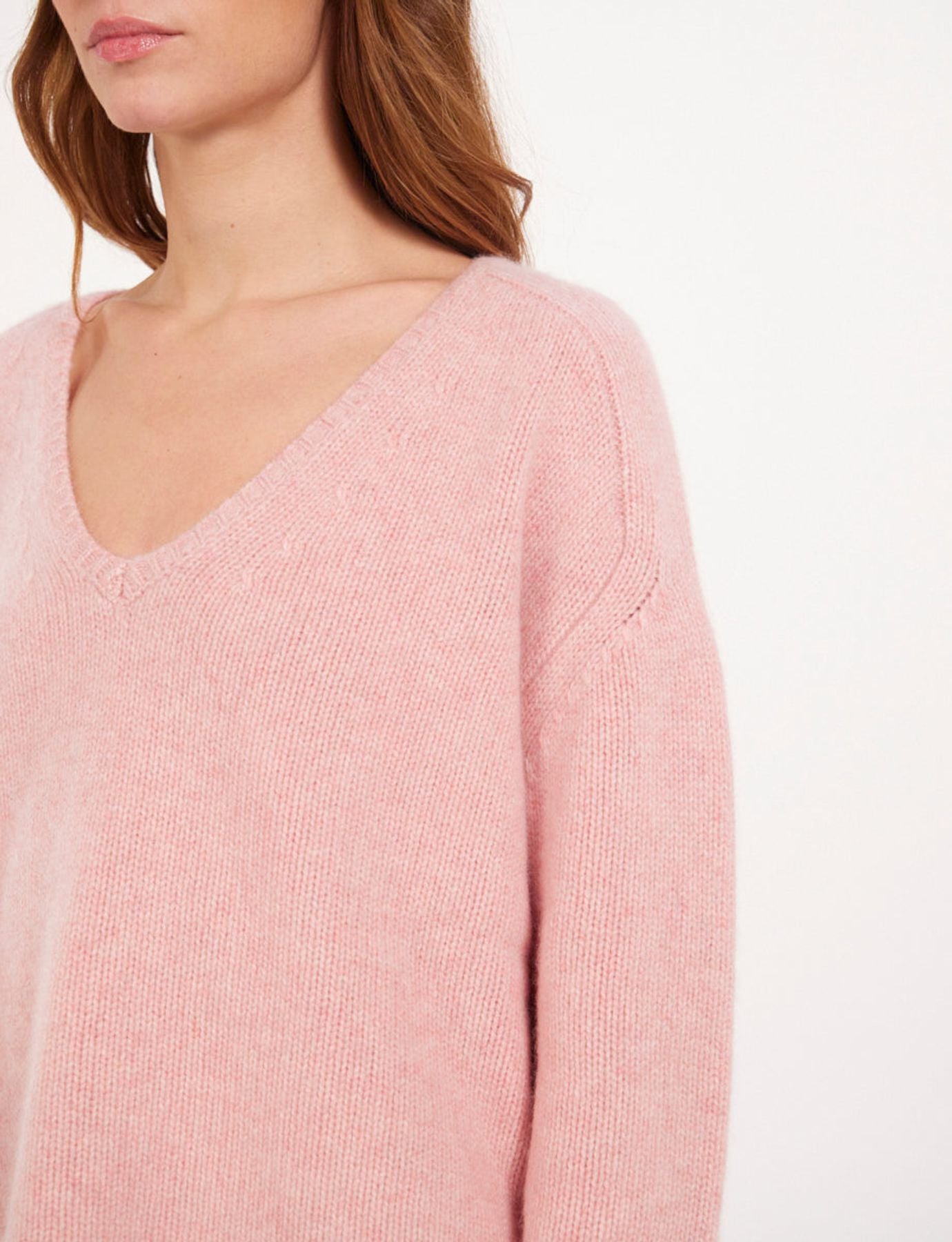 pull-col-v-rose-manches-marteaux-x-notshy
