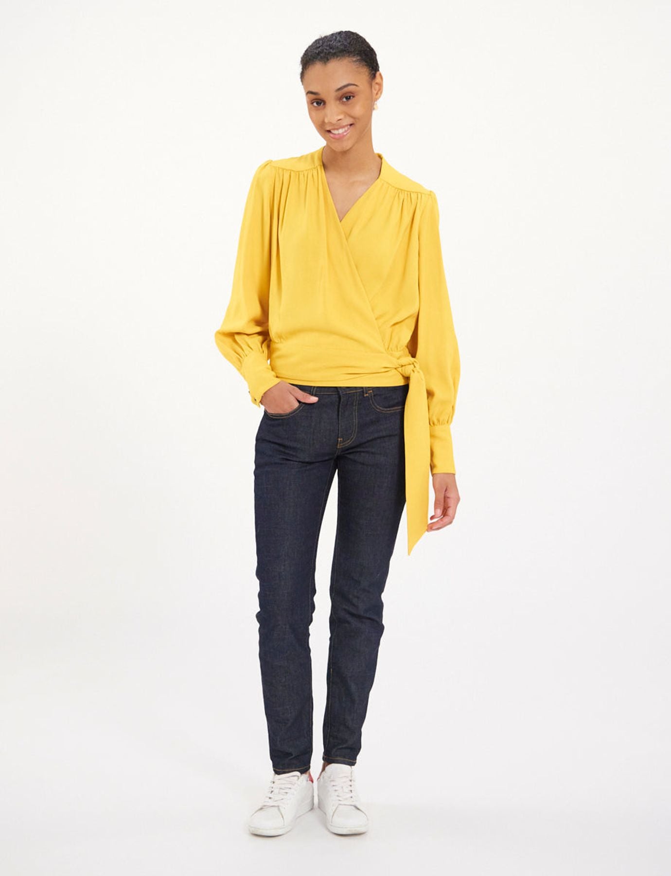blouse-coupe-ample-en-crepe-elena-jaune