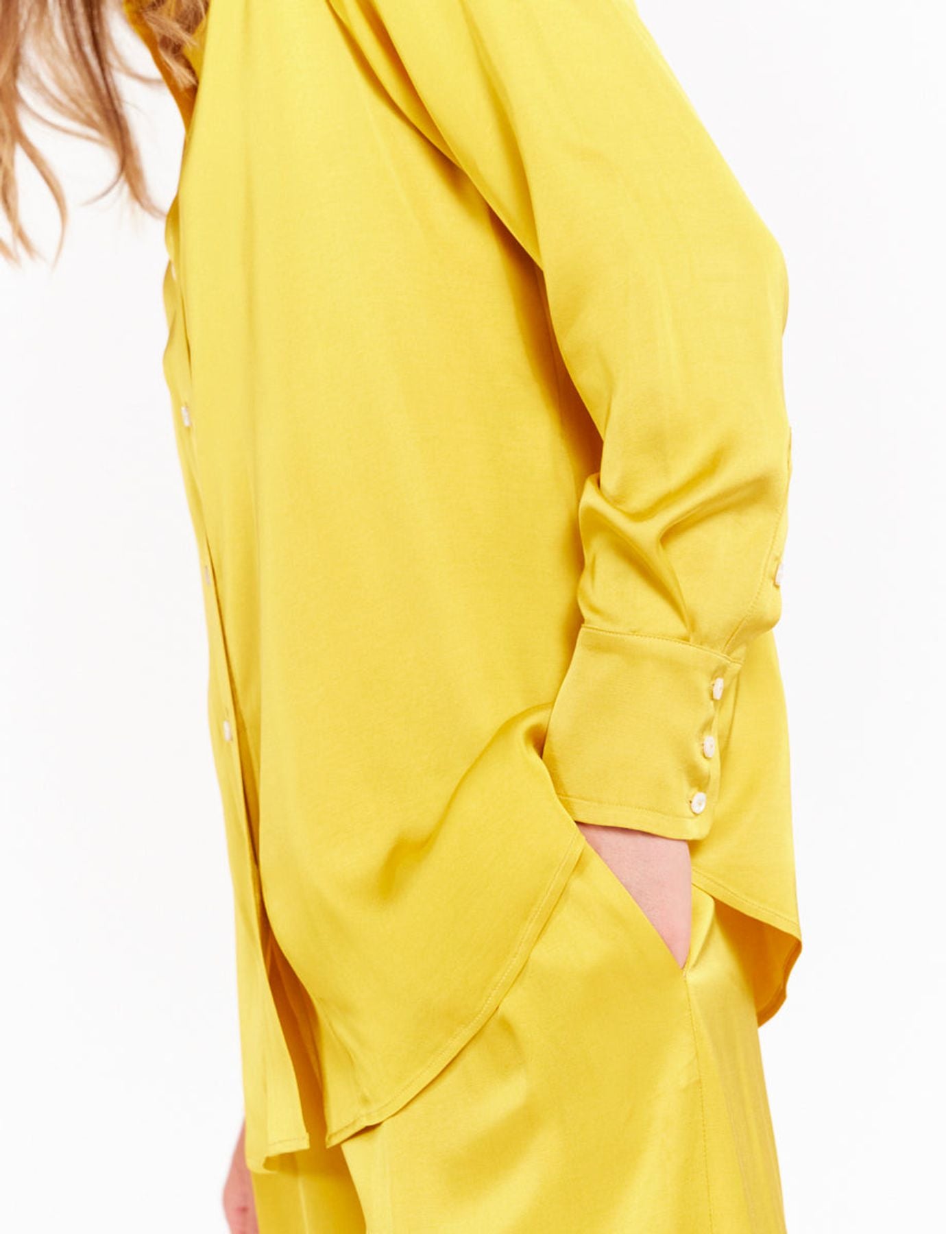 chemise-maureen-jaune-bouton-d-39-or-en-satin